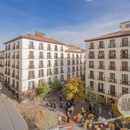 Sutil Elegancia Para 3, En Plaza De Chueca Madri Exterior foto